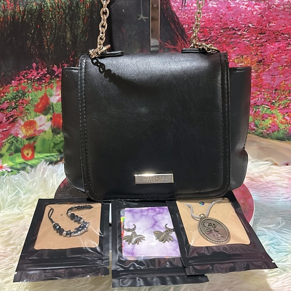 Versace Parfums Vintage Crossbody & Free Jewelry  light wear as she is Vintage - Picture 3 of 17